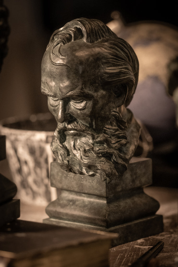 Buste de Dostoïevsky en bronze dans l'atelier