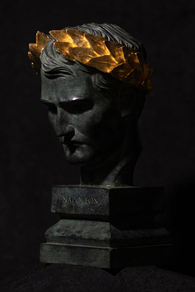 Buste de Napoléon en bronze à la couronne dorée de trois quart