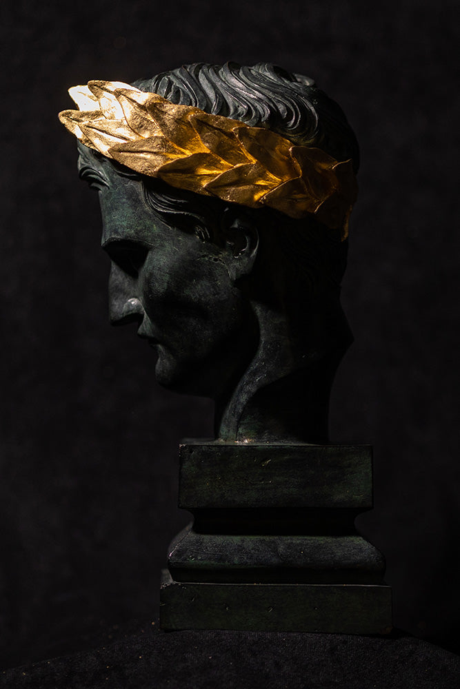 Buste de Napoléon en bronze à la couronne dorée de profil